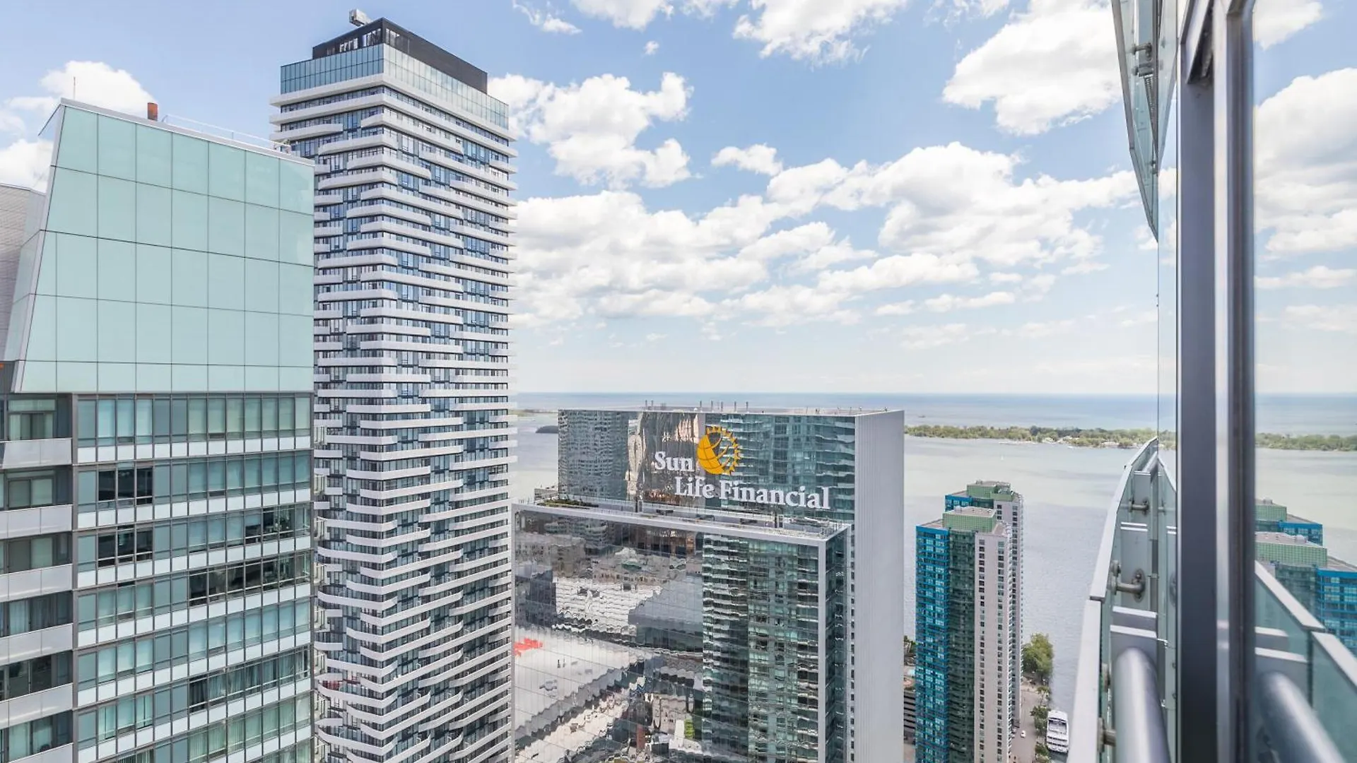 Globalstay Gorgeous Downtown Apartment Toronto 0*,  Canadá
