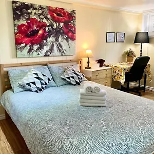 Perfect Home-private Washrooms,free Parking,high Speed Net Quarto em Acomodações Particulares
