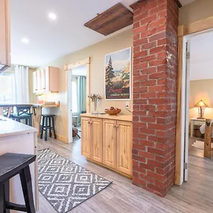 Craftsman's Loft - Heritage Charm - Ac - 5 Min Dt Apartment Calgary