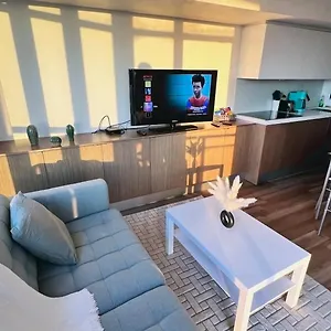 https://cozy-condo-in-downtown-toronto-free-parking.niagara-fallshotels.com